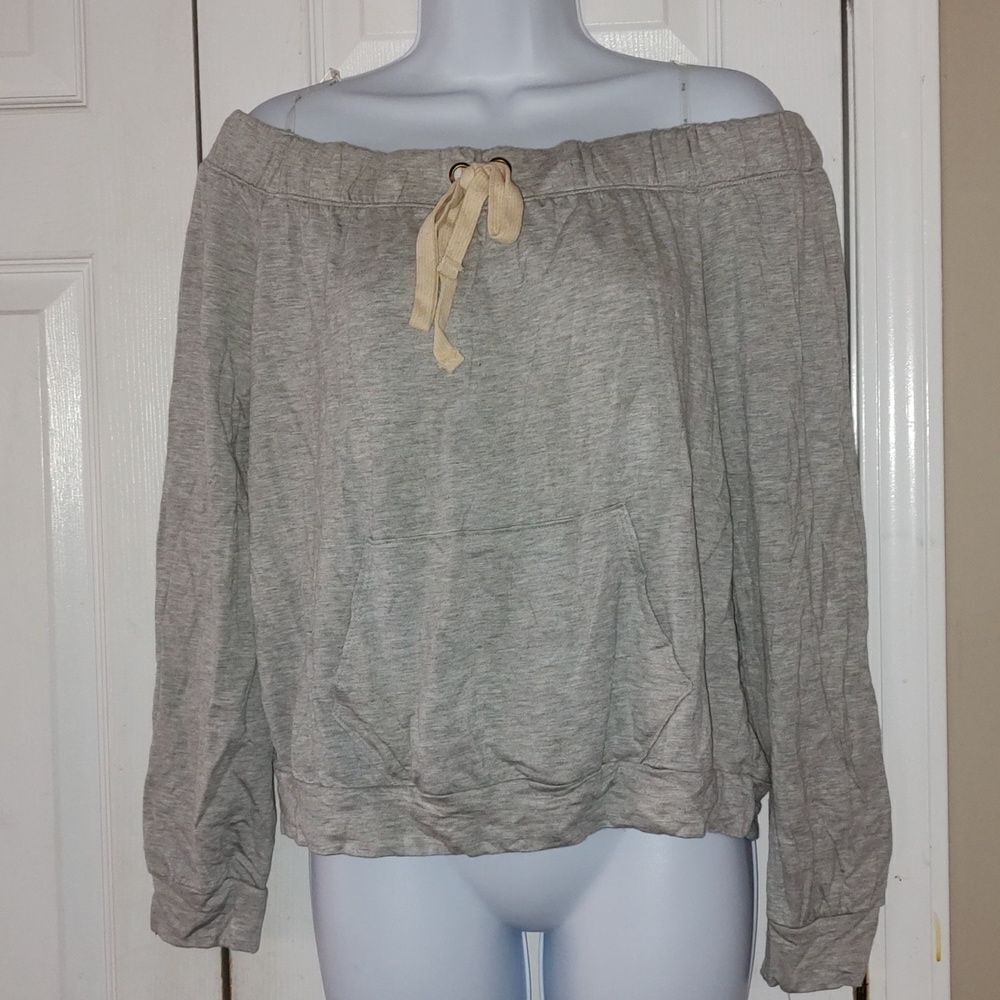 Iris Basic light gray off the shoulder kangaroo long sleeve top Sz L NWT